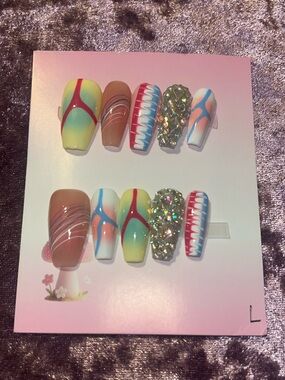 Press-On Nail Set with Multicolor Gradient & Glitter Accents
